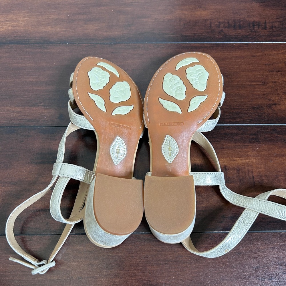 NWOB Born Strappy Block Heel Sandals Women 8 Gold Metallic Leather Wedding Guest - Picture 8 of 11